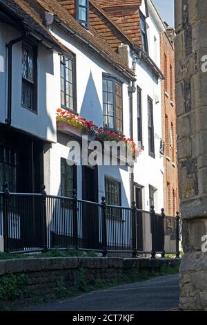 Der Schatten von St. Clement's Church Spire auf Old Church House, Hastings, East Sussex, Großbritannien Stockfoto