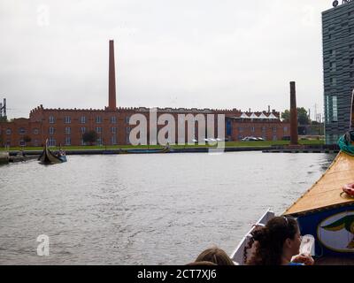Traditionelle moliceiros touristische Boote und Keramik-Fabrik von Jeronymo Pereira Campos Filhos in Aveiro, Portugal Stockfoto