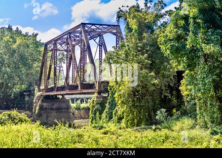 Alte, historische Jefferson Eisenbahnbrücke in Jefferson, Texas, USA Stockfoto