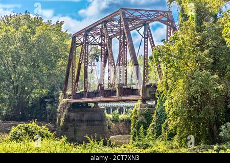 Alte, historische Jefferson Eisenbahnbrücke in Jefferson, Texas, USA Stockfoto