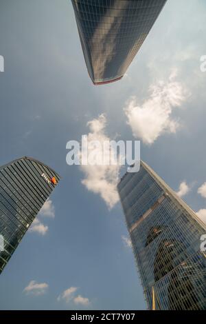 mailand italien 8. september 2020: Das Einkaufsviertel Citylife ist ein Geschäftsgebäude in Mailand, das von der Architektin Zaha Hadid im Rahmen des Stadtlebens Pr Stockfoto