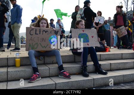 Schüler und Lehrer protestieren im Rahmen der globalen Bewegung "fridays for Future" in Bantry, Wolfe Tone Square, 20. September 2019 für Klimagerechtigkeit Stockfoto