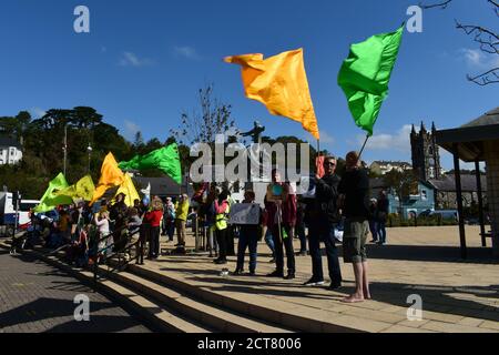 Schüler und Lehrer protestieren im Rahmen der globalen Bewegung "fridays for Future" in Bantry, Wolfe Tone Square, 20. September 2019 für Klimagerechtigkeit Stockfoto