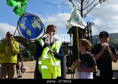 Schüler und Lehrer protestieren im Rahmen der globalen Bewegung "fridays for Future" in Bantry, Wolfe Tone Square, 20. September 2019 für Klimagerechtigkeit Stockfoto