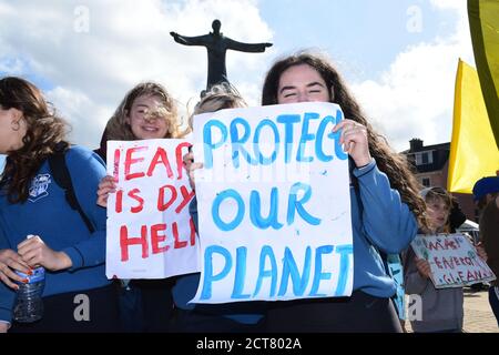 Schüler und Lehrer protestieren im Rahmen der globalen Bewegung "fridays for Future" in Bantry, Wolfe Tone Square, 20. September 2019 für Klimagerechtigkeit Stockfoto