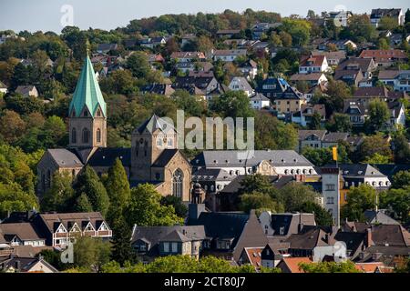 St. Ludgerus Kirche, in Essen-Werden, Abteikirche, mit dem Schrein des St. Ludgerus, in der Krypta, auf dem rechten Gebäude der Folkwang Universität Stockfoto