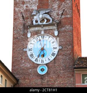 Löwe von Venedig am Uhrturm, la torre est, Castelfranco Veneto Stockfoto