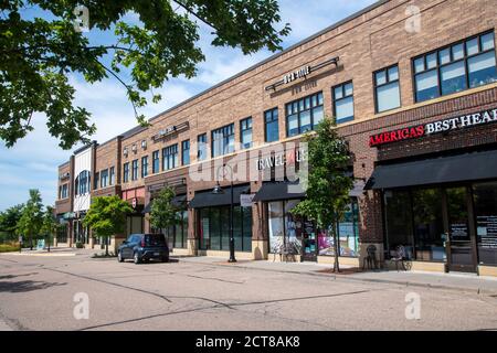 Mendota Heights, Minnesota. Kleine lokale Strip Mall für Geschäftsreisende geöffnet, aber wegen covid 19 die Kunden haben Angst, irgendwelche Einkäufe in den Geschäften zu tun. Stockfoto