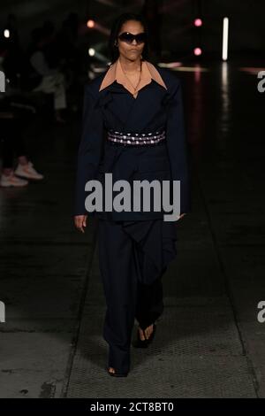 London, Großbritannien. September 2020. SS21 Runway während der London Fashion Week September 2020 - London, UK aussprechen. 21/09/2020 Quelle: dpa picture Alliance/Alamy Live News Stockfoto