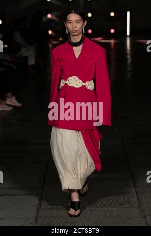 London, Großbritannien. September 2020. SS21 Runway während der London Fashion Week September 2020 - London, UK aussprechen. 21/09/2020 Quelle: dpa picture Alliance/Alamy Live News Stockfoto