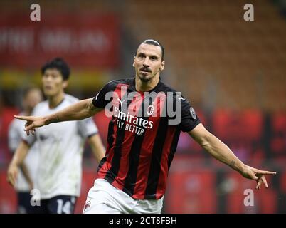 Mailand, Italien. September 2020. AC Mailands Zlatan Ibrahimovic feiert während eines Serie-A-Fußballspiels zwischen AC Mailand und Bologna in Mailand, Italien, am 21. September 2020. Quelle: Alberto Lingria/Xinhua/Alamy Live News Stockfoto