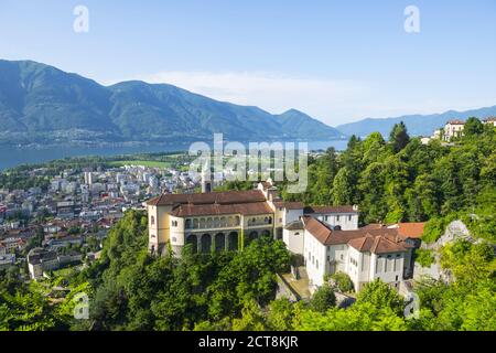 Madonna del Sasso über der Stadt Locarno in der Schweiz. Stockfoto