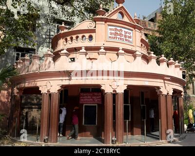 AMRITSAR, INDIEN - 19. MÄRZ 2019: Der berüchtigte Märtyrerbrunnen am jallianwala bagh-Denkmal in amritsar, indien, wo die Menschen versuchten, Schutz zu suchen Stockfoto