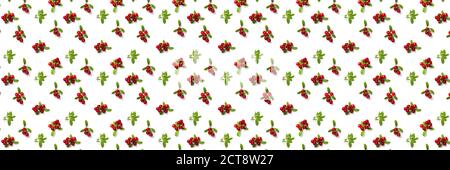 Preiselbeere Hintergrund auf weißem Hintergrund. Frische Preiselbeeren oder Preiselbeeren mit Blättern als Hintergrund Stockfoto