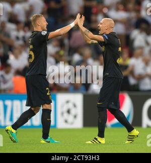 AS MONACO FEIERN IHREN SIEG TOTTENHAM HOTSPUR V AS MONACO CHAMPIONS LEAGUE - WEMBLEY STADIUM Copyright Picture : Mark Pain / ALAMY PHOT Stockfoto