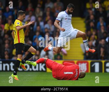 Diego Costa springt über das Tauchen Heurelho Gomes Watford gegen Chelsea Premier League - Vicarage Road Stadium Copyright Picture : Mark Pain 20/08/2016 Stockfoto