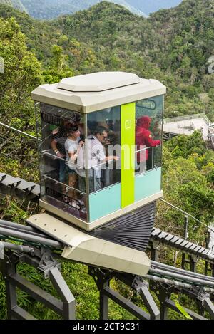 Langkawi, Malaysia - 30. November 2019: Langkawi Seilbahn Sky Glide, auch bekannt als Langkawi SkyCab Skyglide, ist eine der Hauptattraktionen in Langk Stockfoto