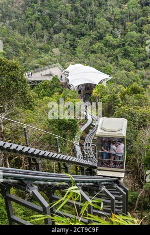 Langkawi, Malaysia - 30. November 2019: Langkawi Seilbahn Sky Glide, auch bekannt als Langkawi SkyCab Skyglide, ist eine der Hauptattraktionen in Langk Stockfoto