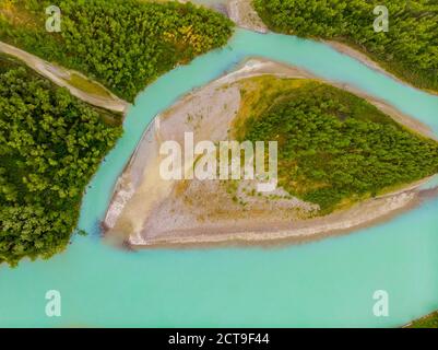 Tal des Katun-Flusses Sturmwolken, Altai-Berge republik, Sibirien Russland, Luftaufnahme von oben Stockfoto