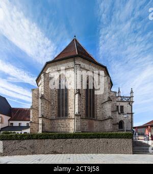 Deutschland, Bayern, Altötting, mit Blick auf Stiftskirche St. Phillip und Jacob Stockfoto