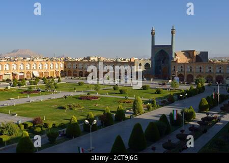 Iran, Provinz Isfahan, Isfahan, Meidan-e Emam Platz mit Sheikh Lotfallah Moschee Stockfoto