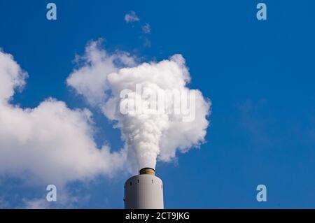 Deutschland, Nordrhein-Westfalen, Duisburg, Walsum Steinkohle-Kraftwerk, Schornstein Stockfoto