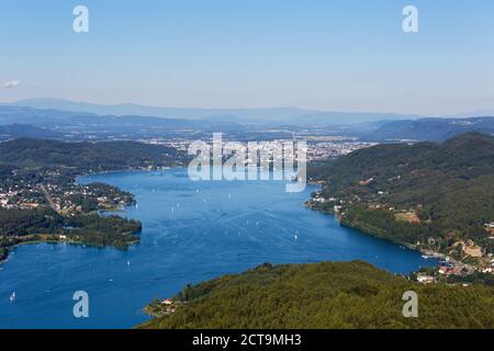 Österreich, Kärnten, Ansichtsformular Pyramidenkogel, Wörthersee mit Klagenfurt Stockfoto