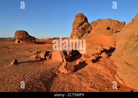 Algerien, Sahara, Tassili n ' Ajjer National Park, Tadrart Region Sandstein Felstürmen an Tin Merzouga Stockfoto