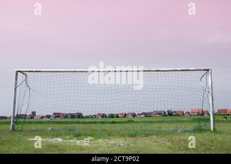 Deutschland, Niedersachsen, Baltrum, Blick zum Fußballtor Stockfoto