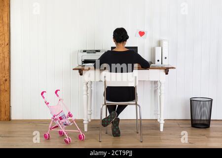 Frau Büro zu Hause arbeiten Stockfoto