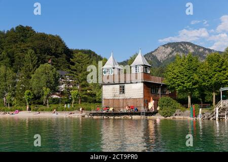 Österreich, Salzburger Land, See Fuschlsee Fuschl am See, Badehaus und Strand Stockfoto