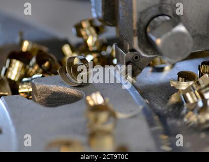 Deutschland, Maschinen der Metallbearbeitung mit Metallspäne, Nahaufnahme Stockfoto