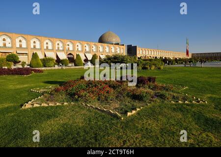 Iran, Provinz Isfahan, Isfahan, Meidan-e Emam Platz mit Sheikh Lotfallah Moschee Stockfoto