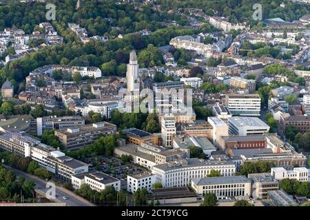 Deutschland, Nordrhein-Westfalen, Aachen, Luftaufnahme vom Stadtzentrum entfernt Stockfoto