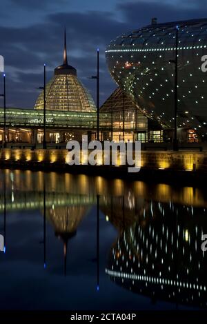 Deutschland, Bremerhaven, Klimahaus und Mediterraneum Stockfoto