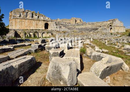 Türkei, Caria, antike Tetrapylon am archäologischen Standort von Aphrodisias, antikes römisches theater Stockfoto