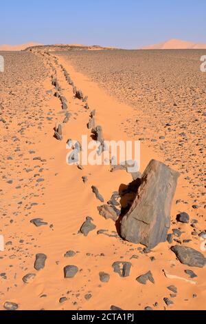 Algerien, Sahara, Tassili n ' Ajjer National Park, Tadrart Region neolithischen Flügel Grab am Oued in Djerane Stockfoto