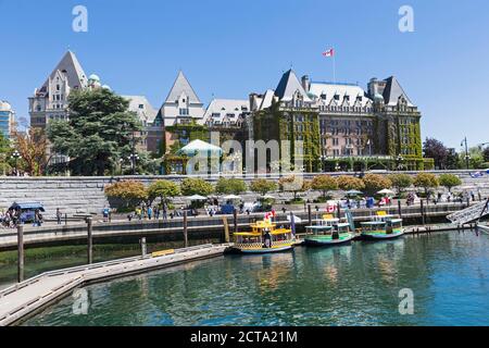 Kanada, British Columbia, Victoria, Wassertaxis vor dem Empress Hotel Stockfoto