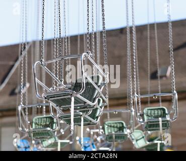 Deutschland, Bayern, Fürth, Kirchweih, Kettenkarussell, Sitze Stockfoto