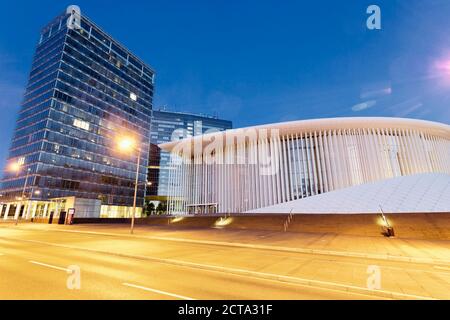 Luxemburg, Kirchberg, Philharmonie Luxembourg am Abend Architekten Christian de Portzamparc Stockfoto