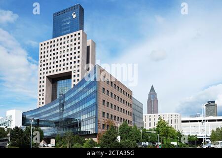 Deutschland, Hessen, Frankfurt, Messe Gelände, Messe Torhaus und Messeturm Stockfoto