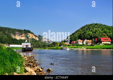 Deutschland, Sachsen, Stadt Wehlen, Bezirk Poetzscha am Fluss Elbe Stockfoto