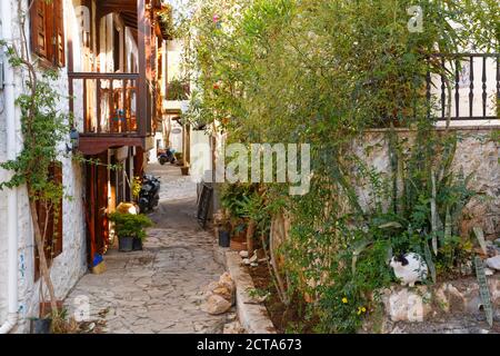 Türkei, Antalya Provinz, Kalkan, Gasse in der Altstadt Stockfoto