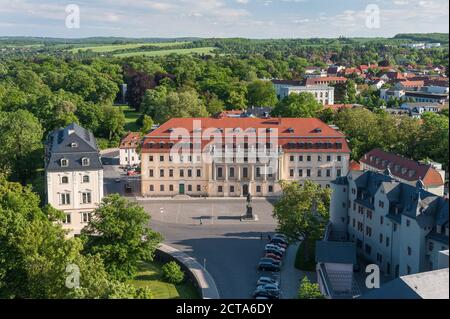 Deutschland, Thüringen, Weimar, Platz der Demokratie, Carl-August-Gedenkstätte und Fürstenhaus, Musikhochschule Franz Liszt, links Anna Amalia Bibliothek Stockfoto