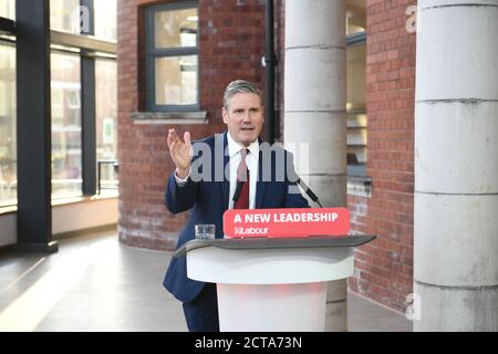 Arbeitsleiter Sir Keir Starmer hält seine Keynote-Rede während der Online-Konferenz der Partei von der Danum Gallery, Library and Museum in Doncaster. Stockfoto