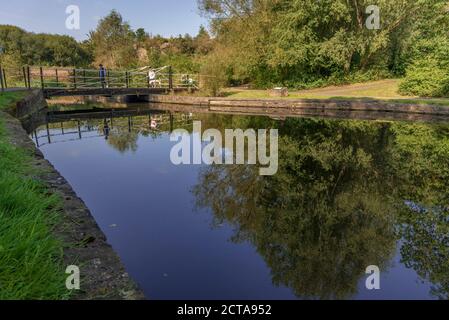 Der alte Kanal in Sankey Valley Park in Earlestown. Der Park ist ein linearer Landschaftspark, der von Widnes nach Haydock läuft. Stockfoto