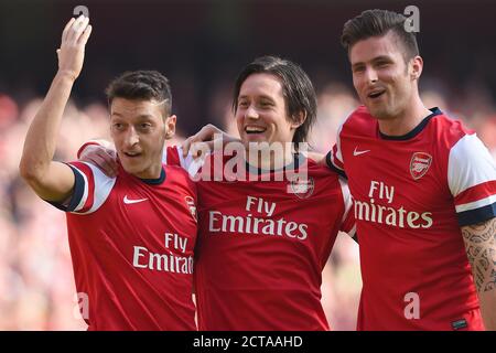 OLIVIER GIROUD FEIERT TORREIGEN FÜR ARSENAL MIT OZIL UND ROSICKY 4-1 ARSENAL GEGEN EVERTON FA CUP VIERTELFINALE. Bild-Kredit : © MARK PAIN / ALAMY Stockfoto