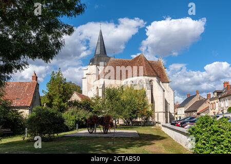 Die Kirche von Saint-Symphorien, in Suilly-la-Tour, Nievre Department, FRANKREICH. Stockfoto