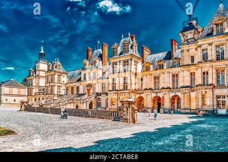FONTAINEBLEAU, Frankreich - 9. Juli 2016: S Residenz der Könige von Frankreich - schöne Schloss Fontainebleau. Stockfoto