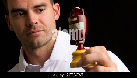 JAMES ANDERSON, DER FÜHRER DER ENGLANDS BOWLING ANGRIFF, BEREIT, AUF DIE AUSTRALIER ZU NEHMEN. BILDNACHWEIS : © MARK PAIN / ALAMY Stockfoto